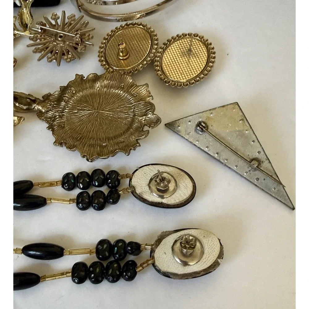 Vintage 30 Pc Costume Jewelry Lot‎ Earrings Bracelet Brooches Rhinestone